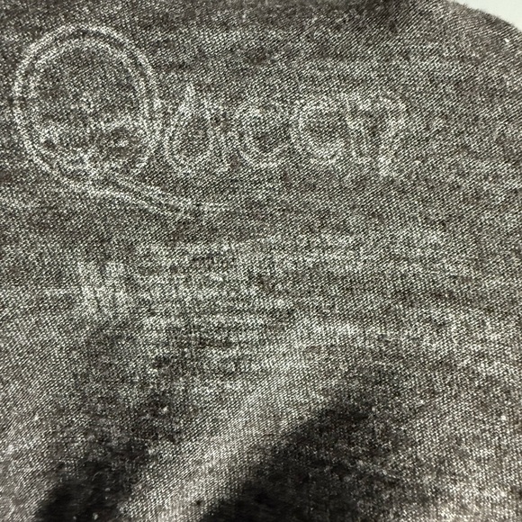 QUEEN Heathered Gray Short Sleeve Unisex Graphic Tee TINY Flaw Sz M 18" PTP - Picture 5 of 5